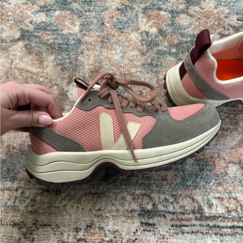 Veja sneakers like new
